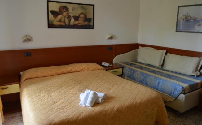 Фото отеля Dear Hotel