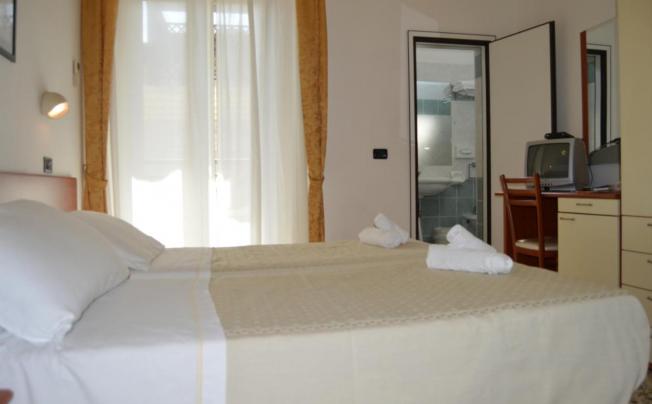 Фото отеля Dear Hotel