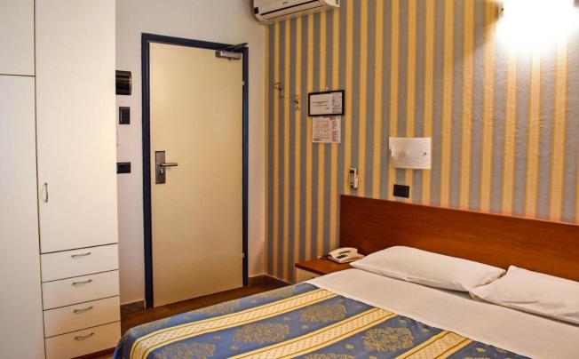 Фото отеля Dear Hotel
