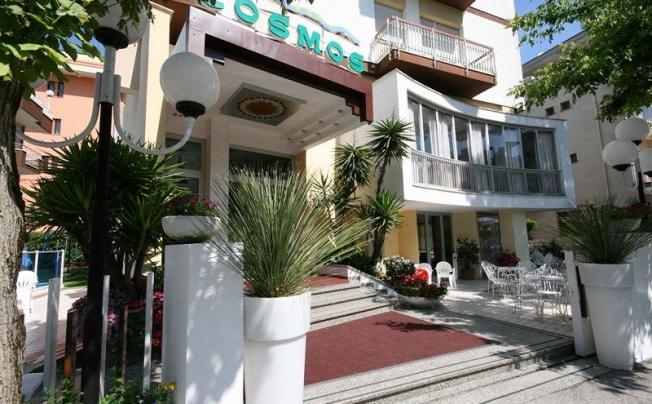 Фото отеля Cosmos Hotel