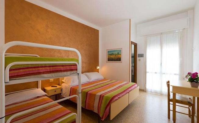 Фото отеля Cosmos Hotel