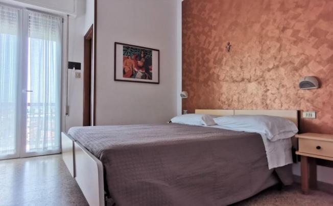 Фото отеля Cosmos Hotel