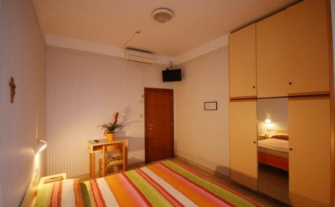 Фото отеля Cosmos Hotel