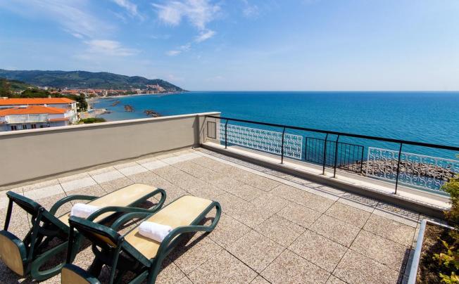 Фото отеля Bellevue Et Mediterranee Hotel