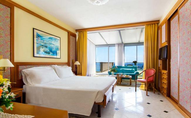Фото отеля Bellevue Et Mediterranee Hotel