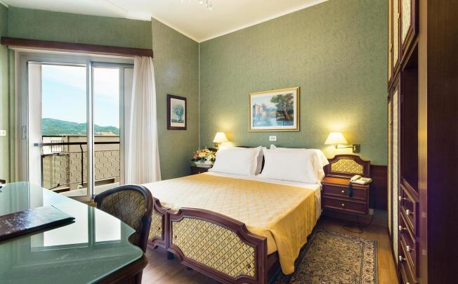 Фото отеля Bellevue Et Mediterranee Hotel