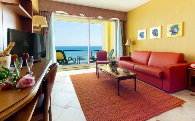 Фото отеля Bellevue Et Mediterranee Hotel
