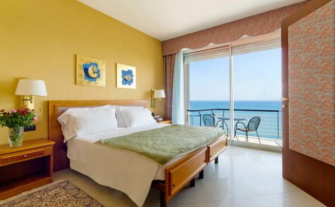 Фото отеля Bellevue Et Mediterranee Hotel