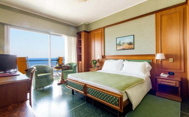Фото отеля Bellevue Et Mediterranee Hotel