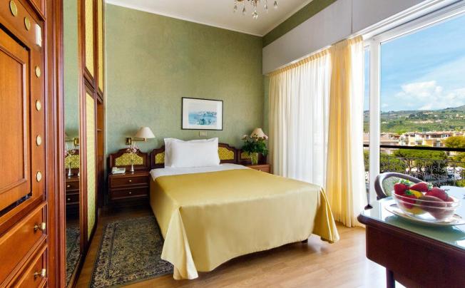 Фото отеля Bellevue Et Mediterranee Hotel