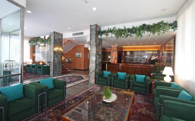 Фото отеля Bellevue Et Mediterranee Hotel