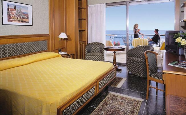 Фото отеля Bellevue Et Mediterranee Hotel