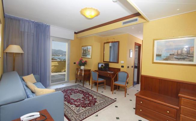 Фото отеля Bellevue Et Mediterranee Hotel