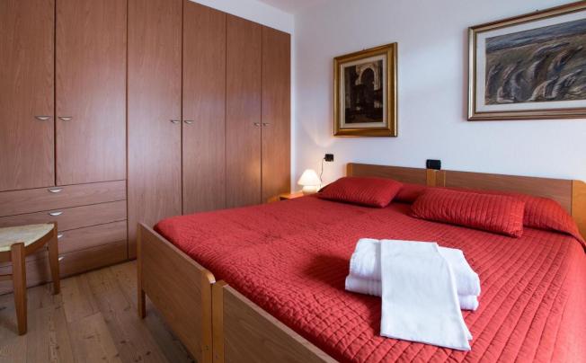 Фото отеля Chalet Santa Barbara