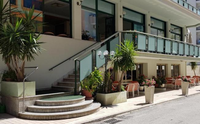 Фото отеля Chic Hotel