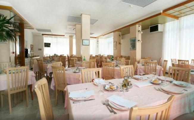 Фото отеля Chic Hotel