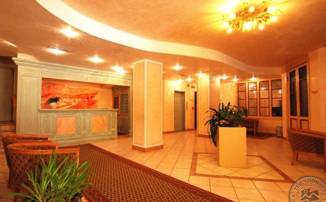 Фото отеля Ideal Hotel