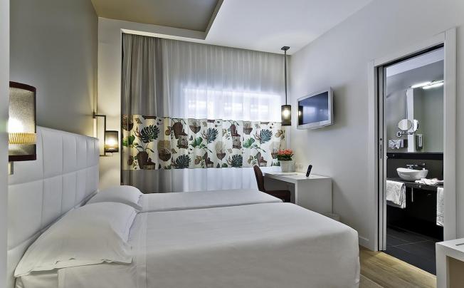 Фото отеля Caravel Hotel