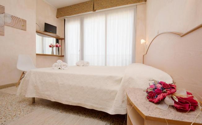 Фото отеля Crown Hotel