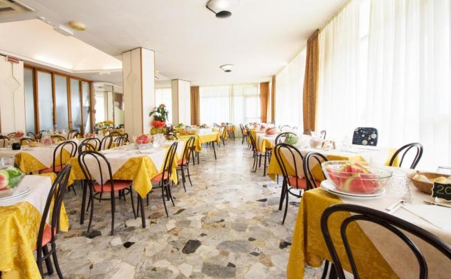 Фото отеля Crown Hotel