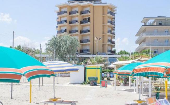 Фото отеля Crown Hotel