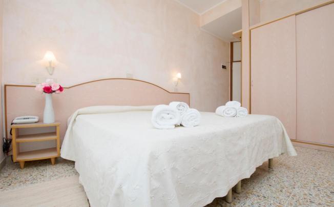 Фото отеля Crown Hotel