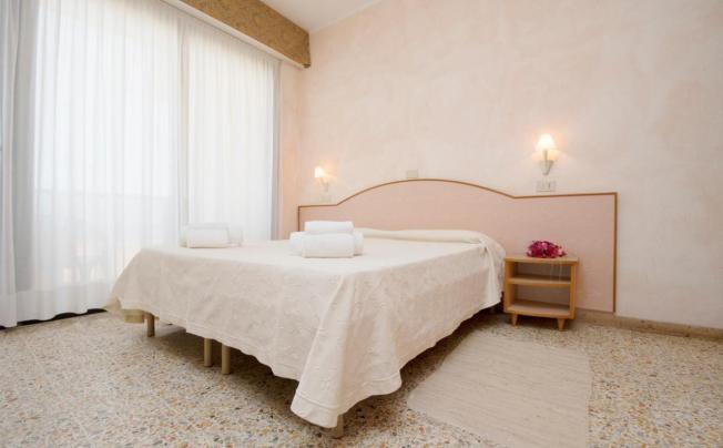 Фото отеля Crown Hotel