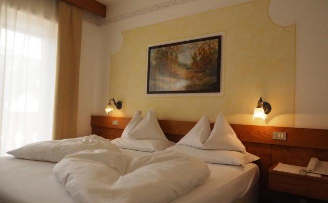 Фото отеля Azola Hotel