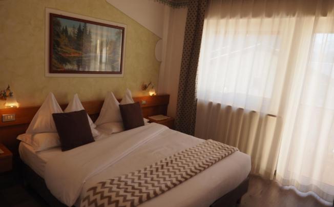 Фото отеля Azola Hotel