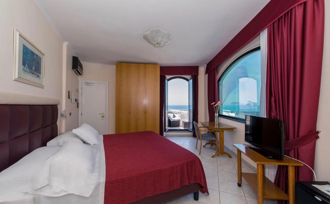 Фото отеля Bajamar Beach Hotel