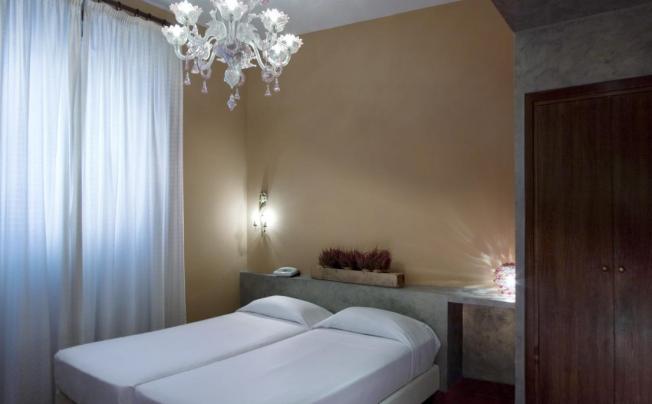 Фото отеля Columbia Hotel