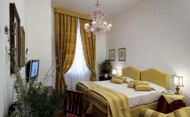 Фото отеля Columbia Hotel