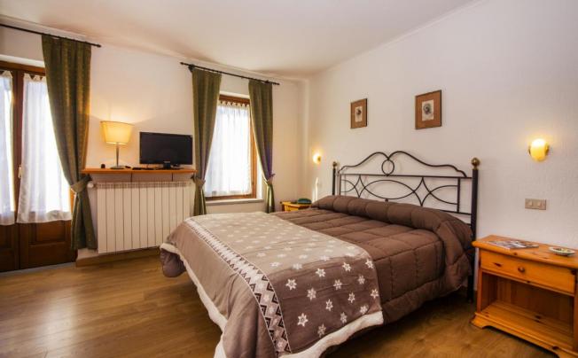 Фото отеля Chalet Joli Hotel