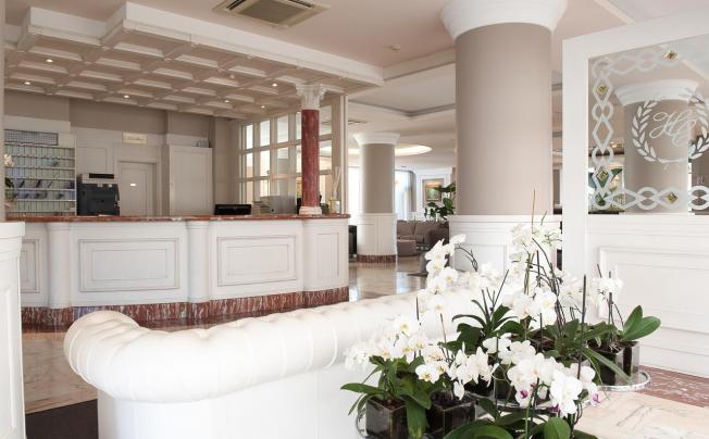 Фото отеля Cambridge Hotel