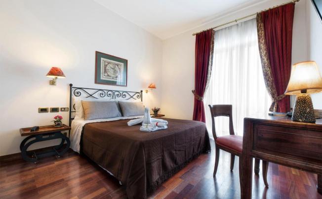 Фото отеля Colony Hotel