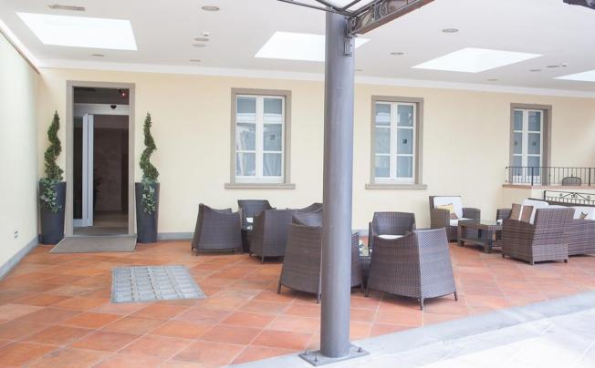 Фото отеля Embassy hotel