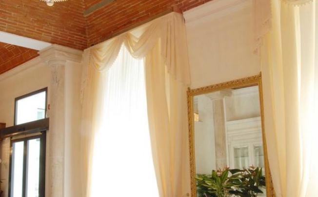 Фото отеля Embassy hotel