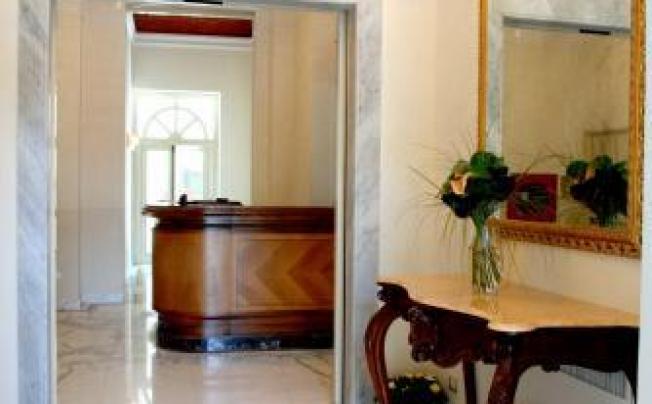 Фото отеля Embassy hotel