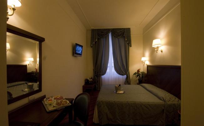 Фото отеля Embassy hotel