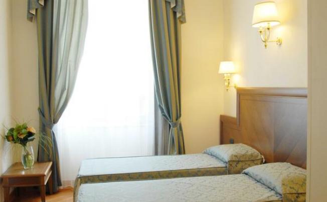 Фото отеля Embassy hotel