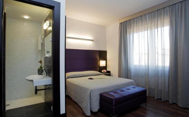 Фото отеля Caprice Hotel