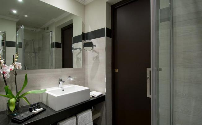 Фото отеля SINA DE LA VILLE HOTEL 