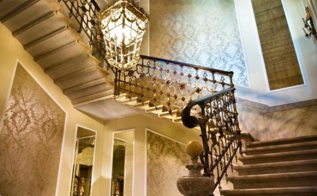 Фото отеля Chateau Monfort Hotel