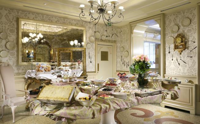 Фото отеля Chateau Monfort Hotel