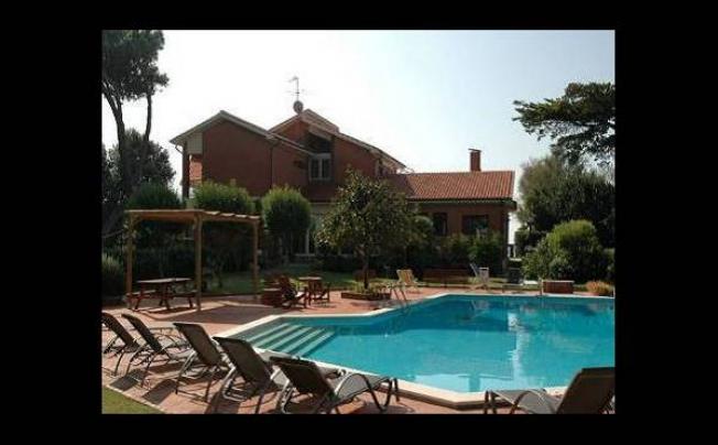 Фото отеля Villa Carlotta Apartment