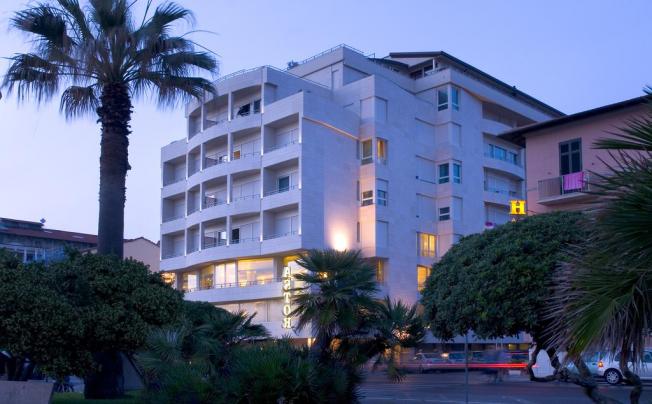 Фото отеля Sina Astor Hotel