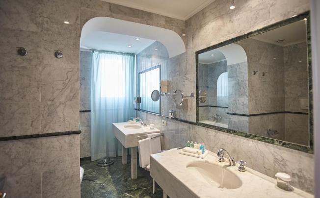 Фото отеля Sina Astor Hotel