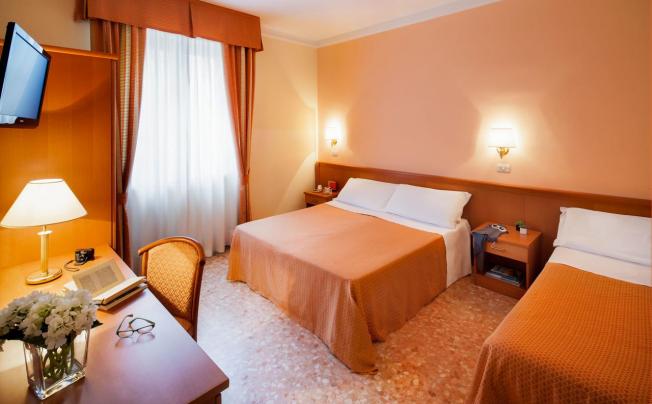 Фото отеля Curtis Centrale Hotel