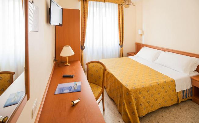 Фото отеля Curtis Centrale Hotel