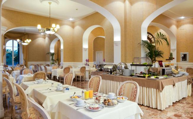 Фото отеля Grand Hotel Royal